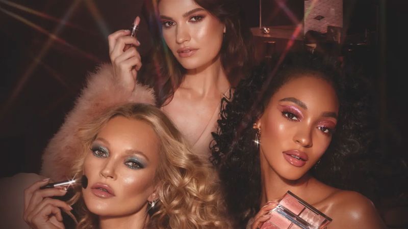 The makeup looks for Christmas in the year 2022.