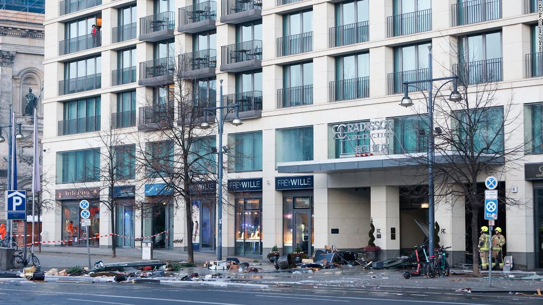 The aquarium in Berlin had a burst of fish and two people were hurt.