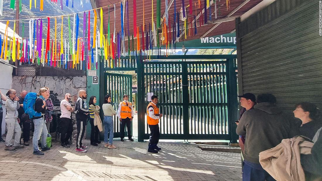 Hundreds of tourists are stuck in the Picchu.