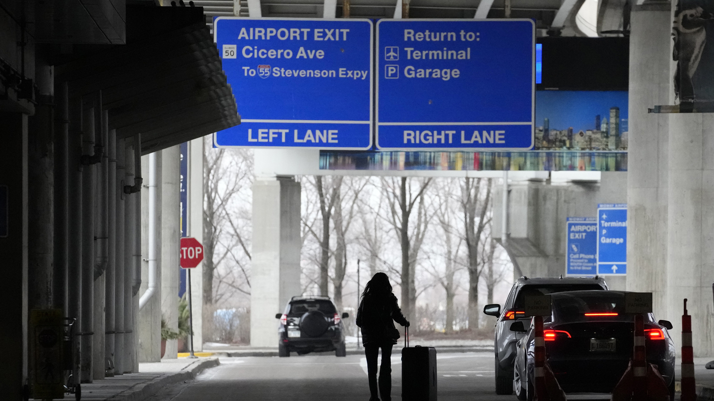 Airlines are giving away travel waivers ahead of a big storm.