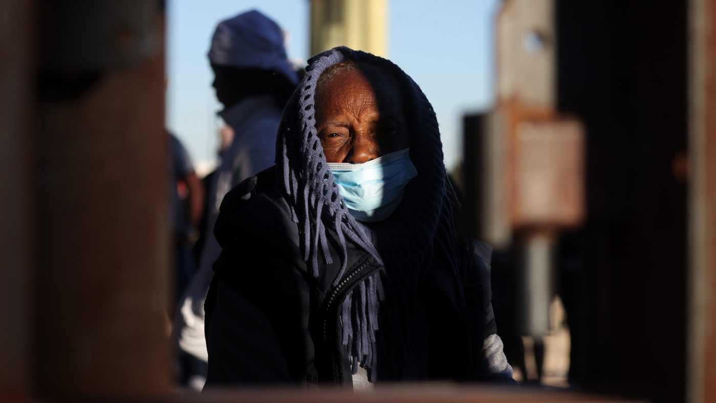 When cold temperatures arrive in El Paso, migrants have trouble finding another place to stay.