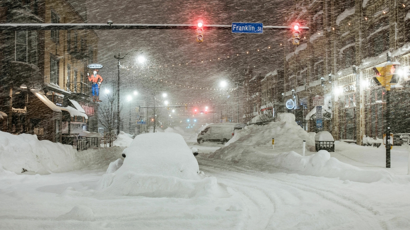 New York’s winter storm death toll increased to 27 as Buffalo dug out of the snow.