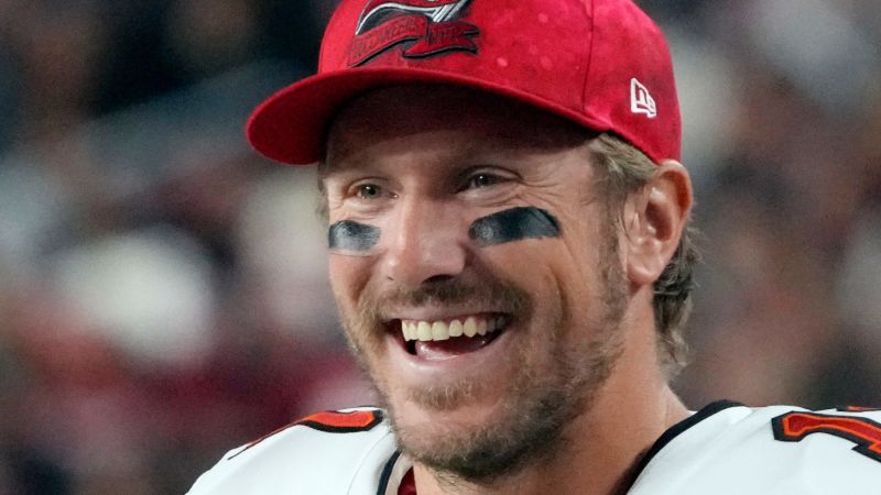 A family is rescued from a helicopter crash by quarterback Blaine Gabbert.