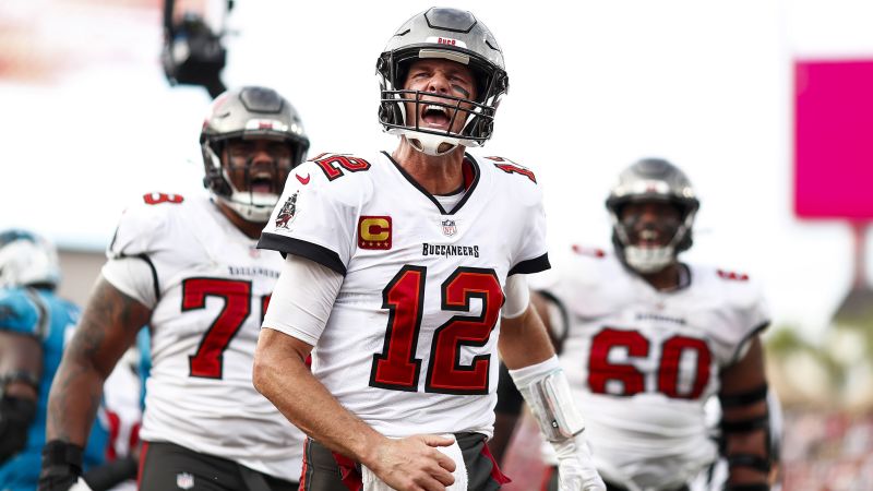 Tom Brady gets a roughing-the-passer penalty as the Bucs snap their losing streak.