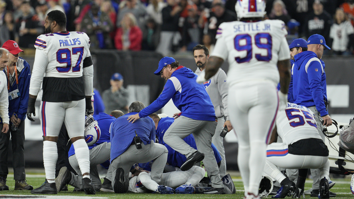 The Buffalo Bills safety keeps in touch with Pittsburgh and his family.