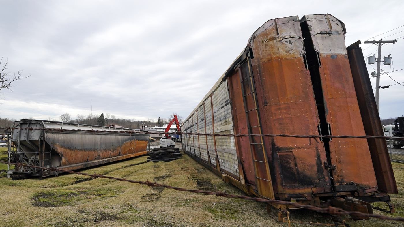 Norfolk Southern backs out of a community meeting because of threats after an Ohio train derails