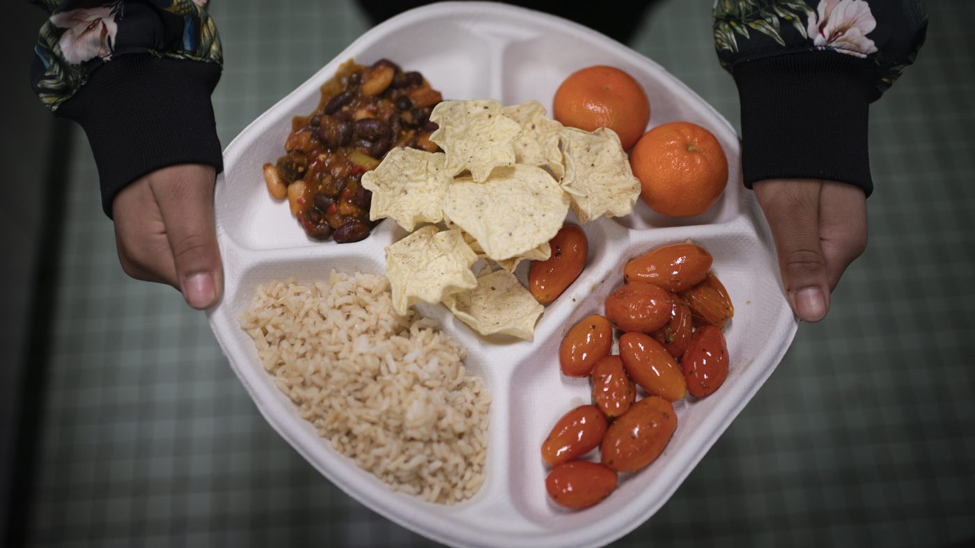 A recent study suggests that eating lunch with healthy ingredients may help reduce obese people