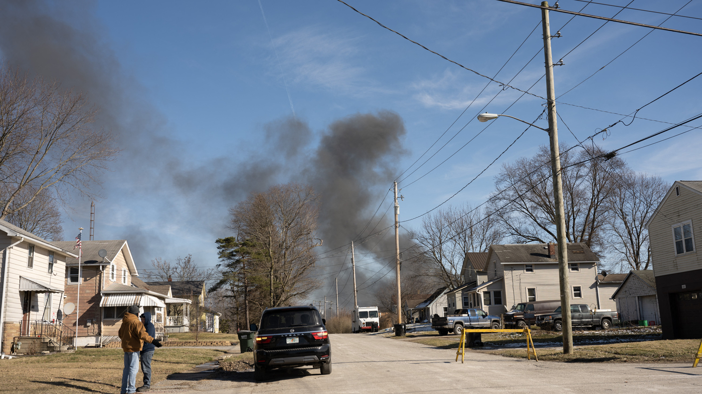 Norfolk Southern backs out of a community meeting because of threats, after an Ohio train derails