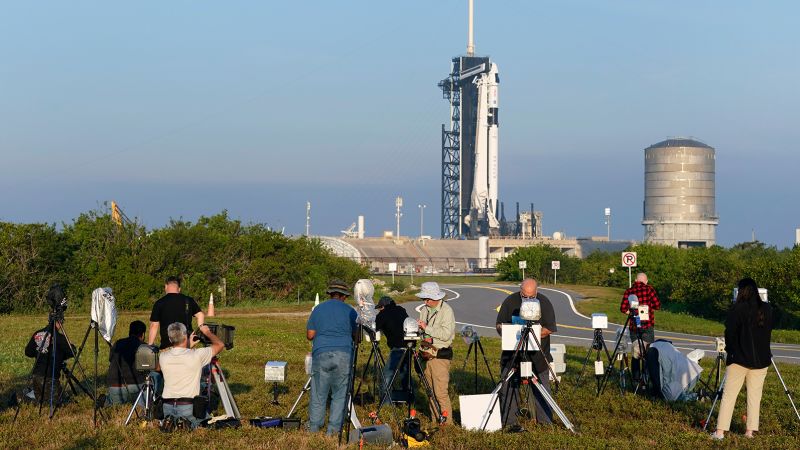 After a last-minute problem, the space company heads for another attempt to launch astronauts