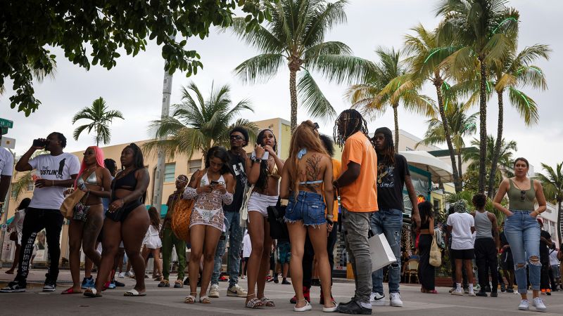 The curfew will not be extended in Miami Beach after fatal shootings during spring break