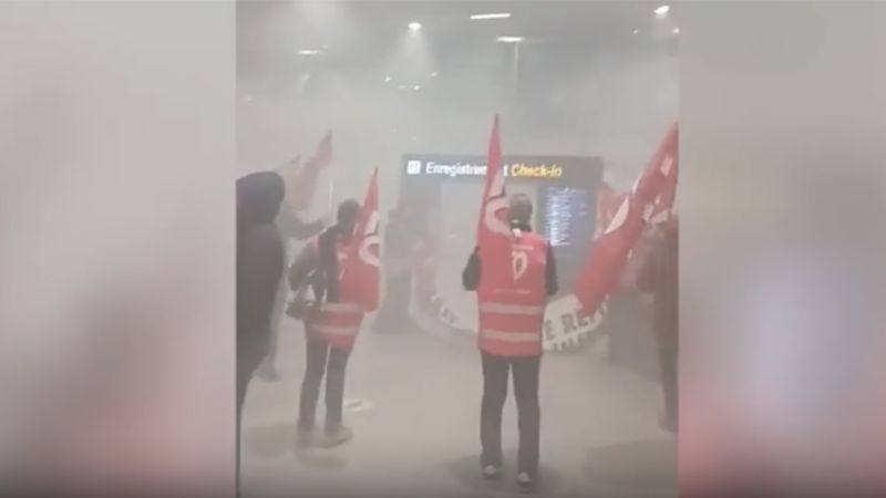 Strikes in France bring the country to a standstill