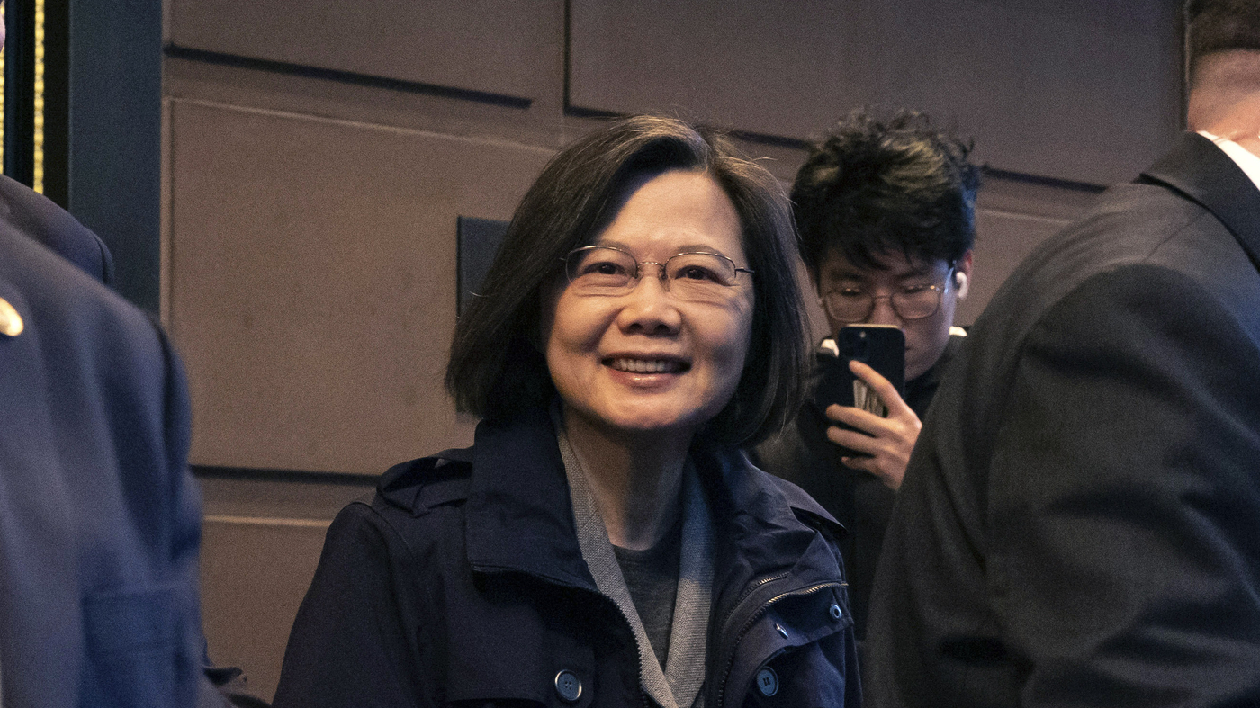 President Tsai Ing-wen leaves for New York to start her Central American tour