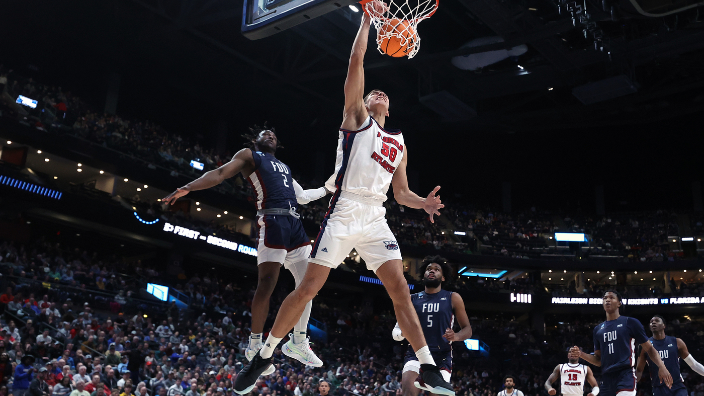 The men’s Sweet 16 begins Thursday as fans enjoy a wild March