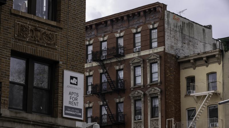 In March, the median rents in Manhattan hit another high