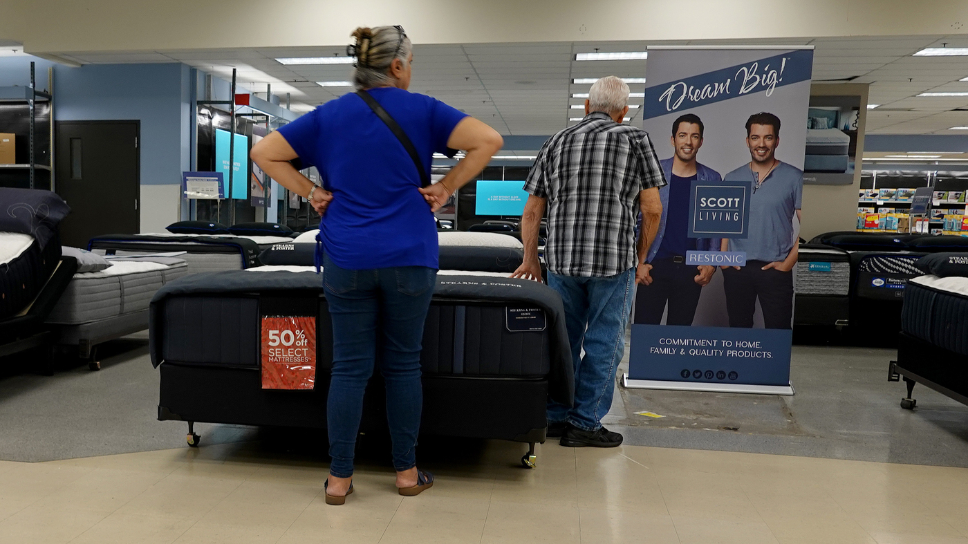 The inflation fell in March but is still climbing quickly