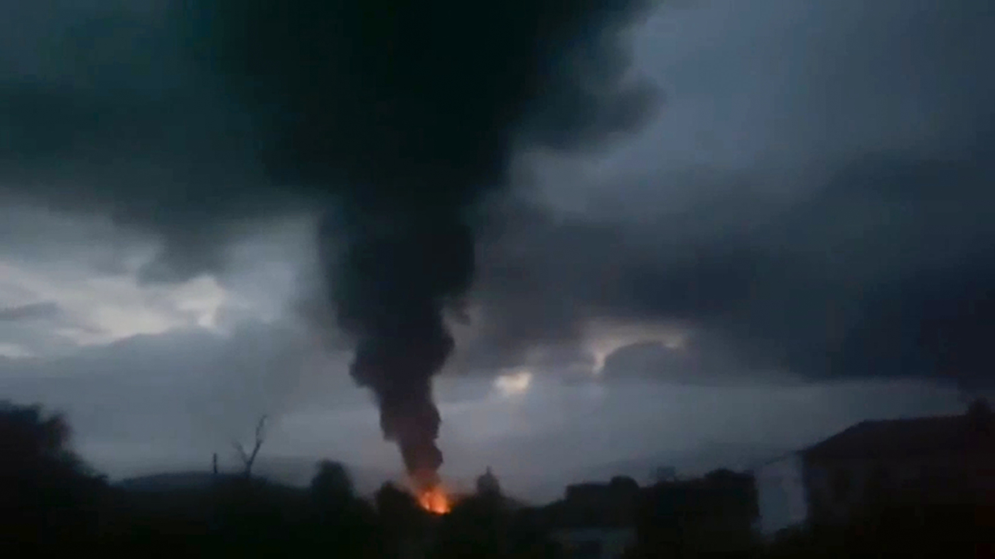 Thousands flee to Armenia after a blast in Nagorno-Karabukh injured more than 200
