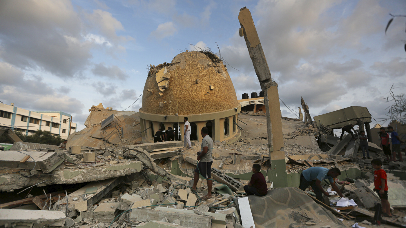 As it tries to secure the border, Israel regains control of towns near Gaza