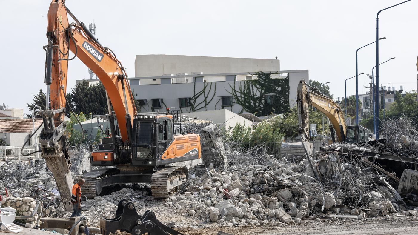 Israel prepares for a ground assault as the Northern Gazans flee