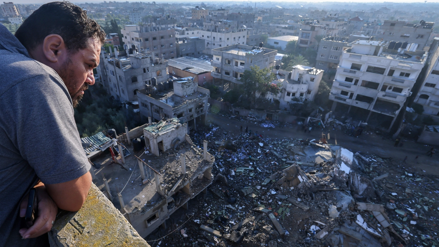 Hamas spokesman says the group has no plans to release hostages