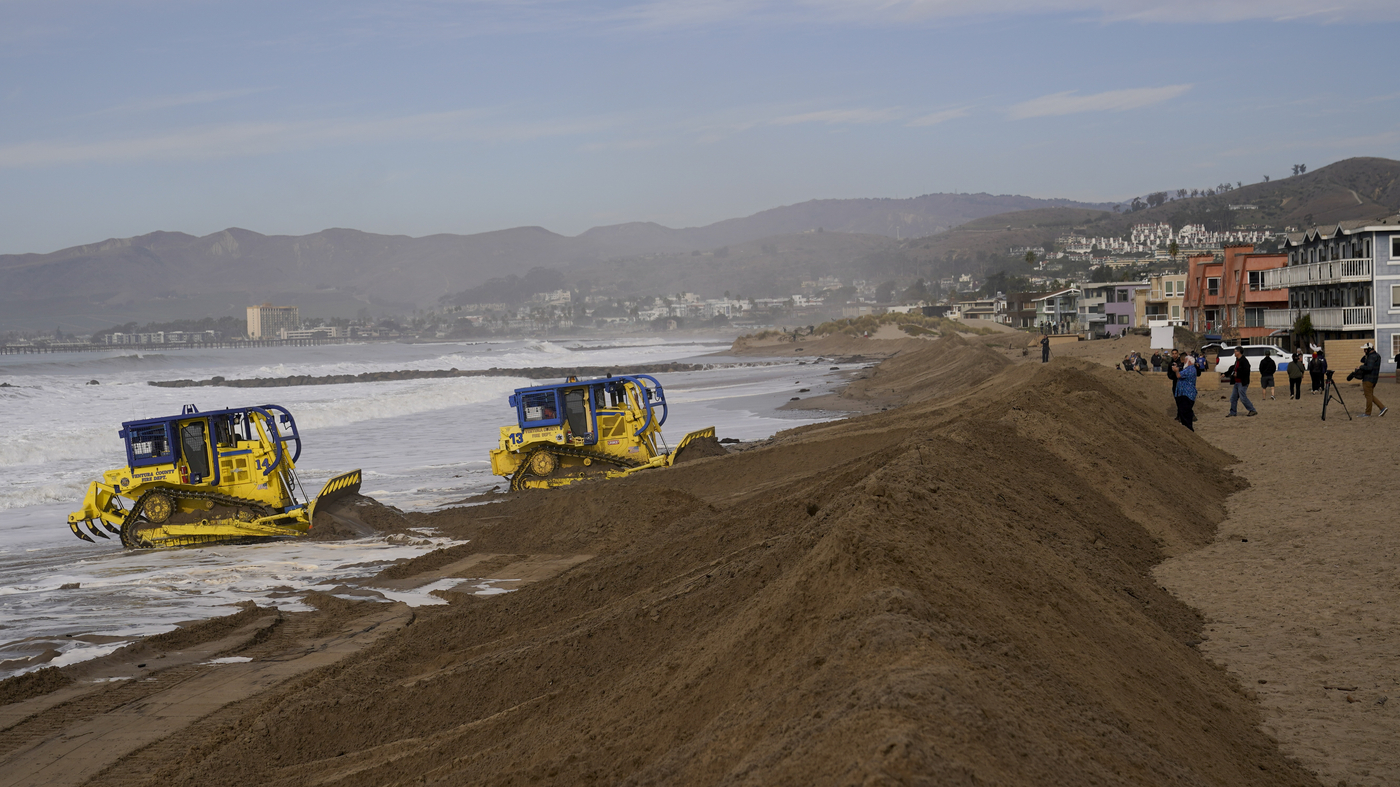 A powerful Pacific swell poses a threat to California
