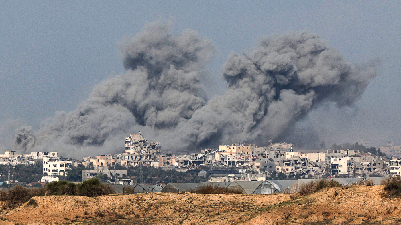 There is a picture of Hamas commanders in Gaza