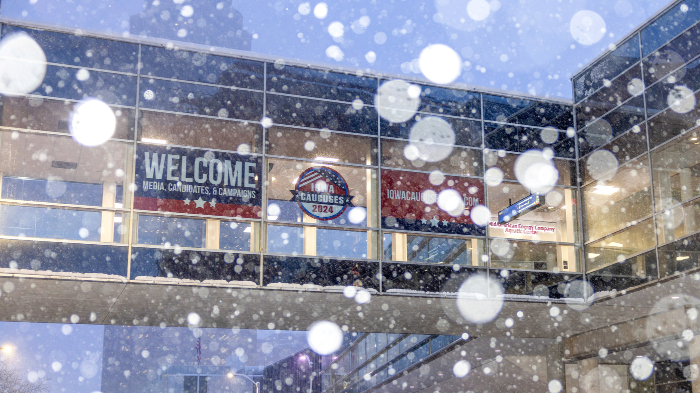 The spotlight in Iowa caucuses could be taken away by a cold snap