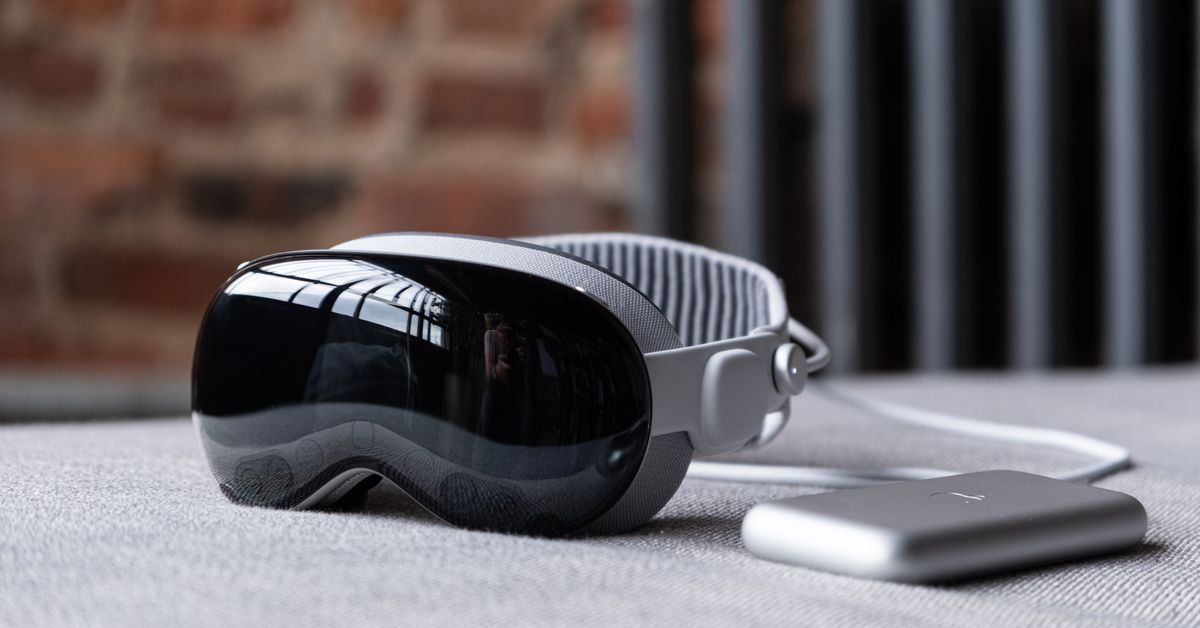 There are fans who love Apple who are returning their Vision Pros