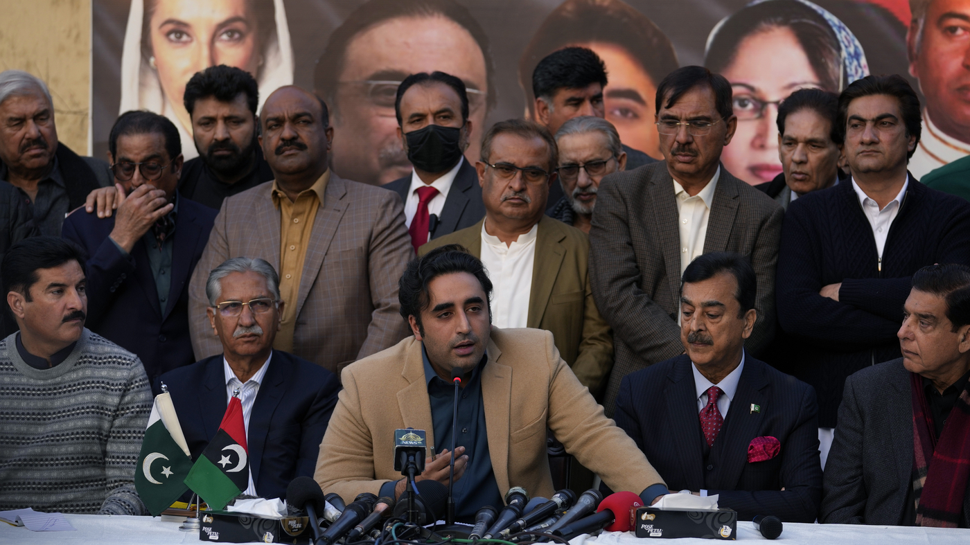 Pakistan is moving toward a coalition government