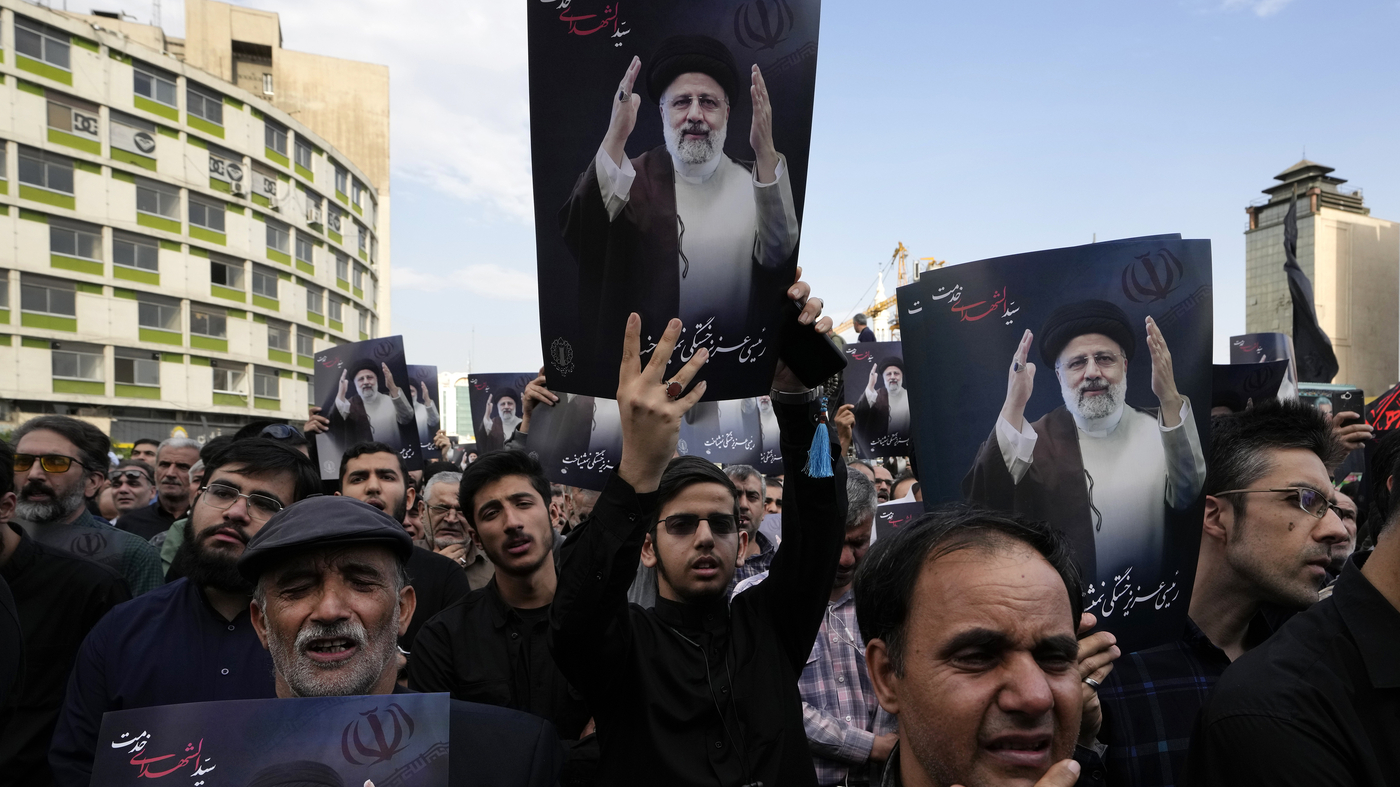 The president of Iran dies in a helicopter crash