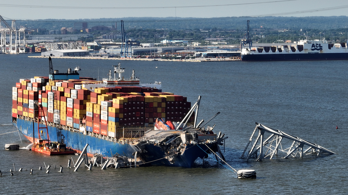 There were electrical issues at the port where the ship struck the Key Bridge