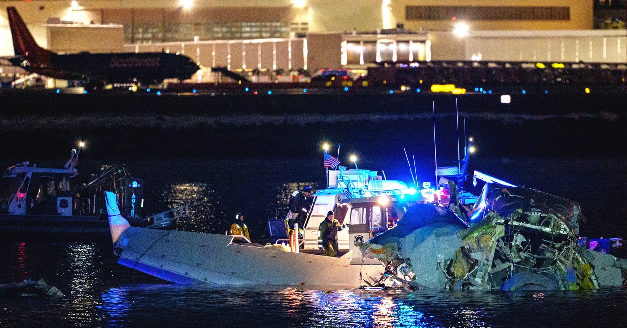 The air traffic controller recorded the crash of the plane