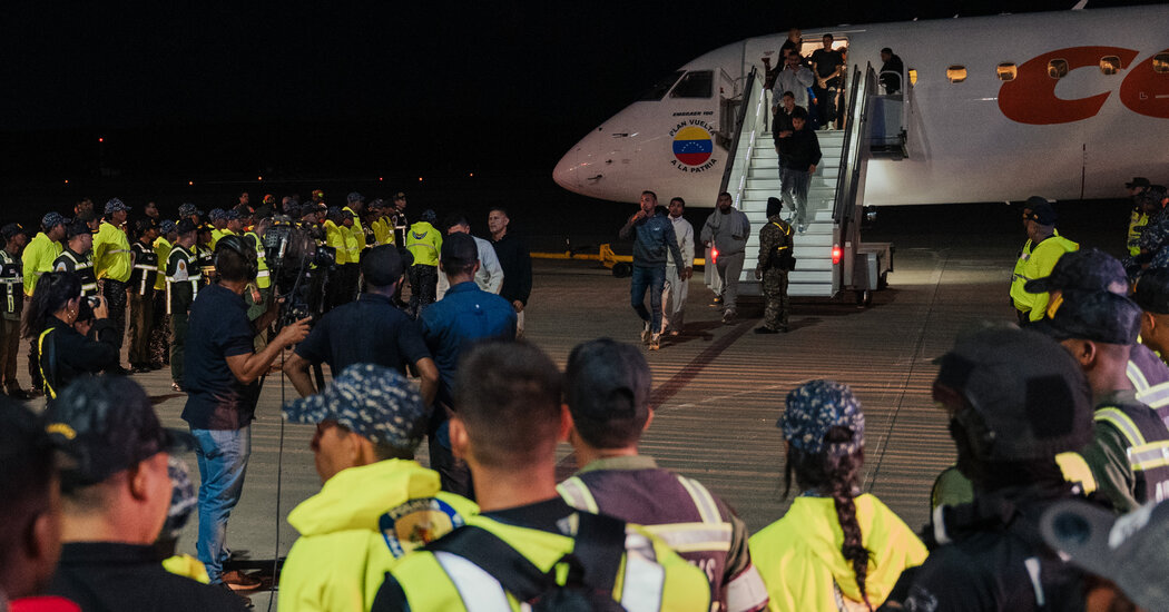 Venezuela says it will resume accepting flights from the U.S