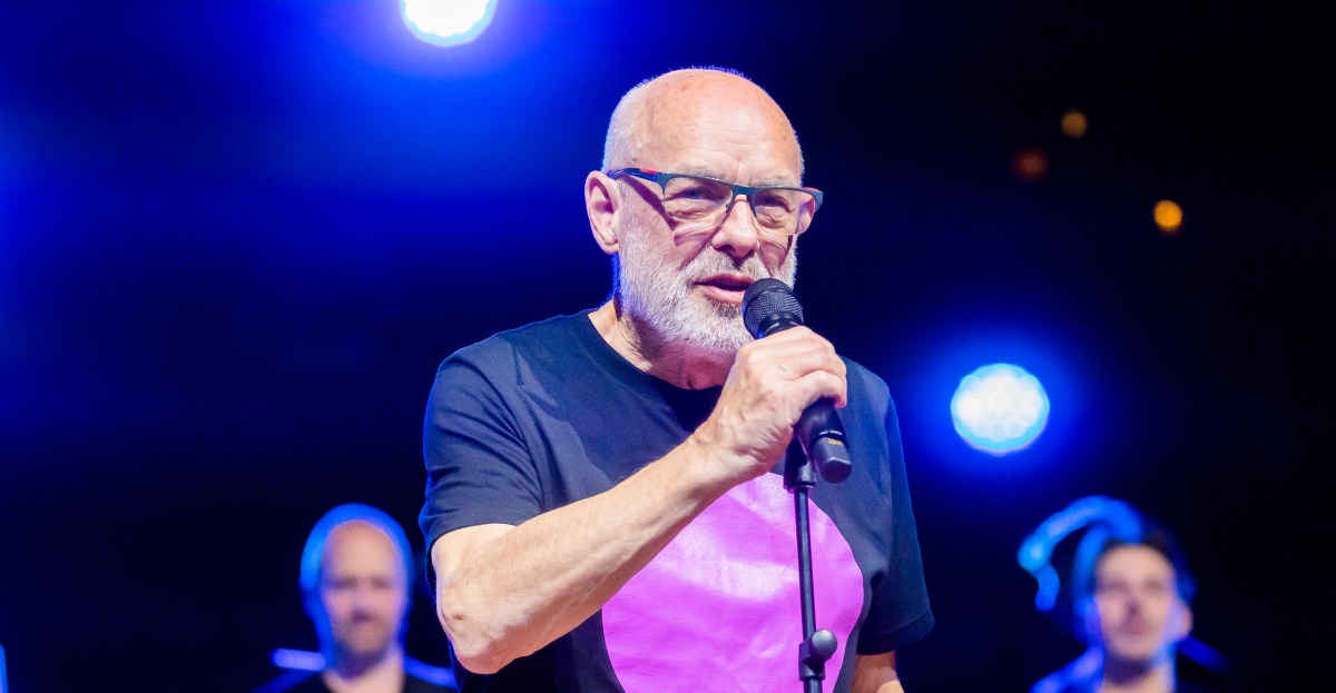 Brian Eno dislikes Microsoft for its ties to the Israeli government